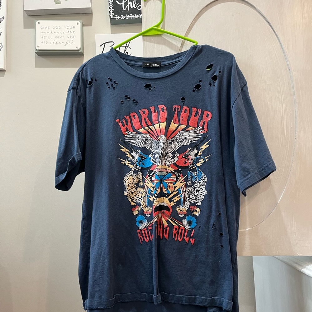 Super cute graphic shirt!